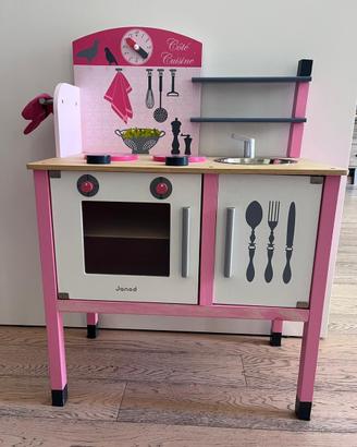Cucina in legno per bambina
