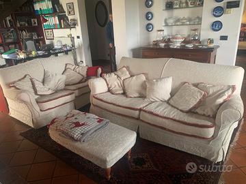 Due divani  Arquati,tre posti, due posti più pouff