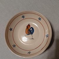 Piatti fondi in ceramica pugliesi con gallo
