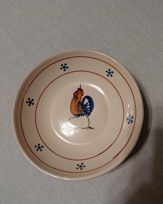 Piatti fondi in ceramica pugliesi con gallo