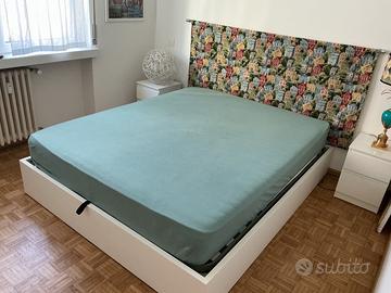 Letto matrimoniale materasso comodini e testiera