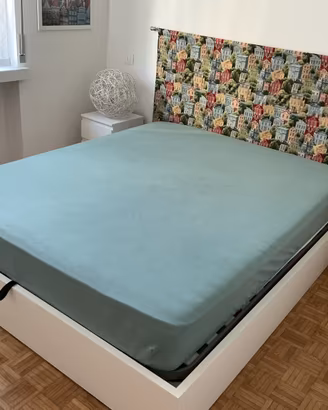 Letto matrimoniale materasso comodini e testiera