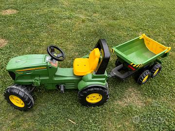 Trattorino John Deere con rimorchio