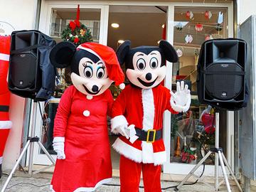 Minnie e topolino consegna regali 