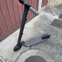 Monopattino segway ninebot es2