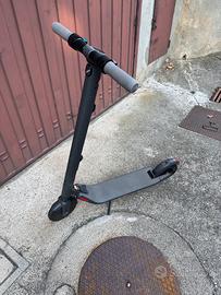 Monopattino segway ninebot es2