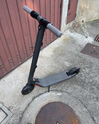 Monopattino segway ninebot es2