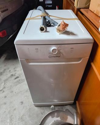 Lavastoviglie Indesit