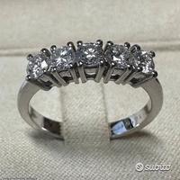 ANELLO FEDINA ORO 18kt. CINQUE DIAMANTI NATURALI