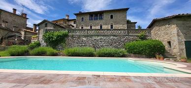 Villa di 660 m² con più di 5 locali a Caprese Mich