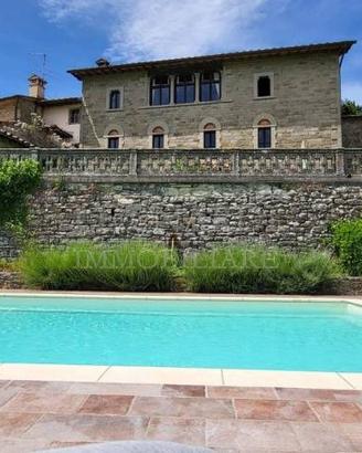 Villa di 660 m² con più di 5 locali a Caprese Mich