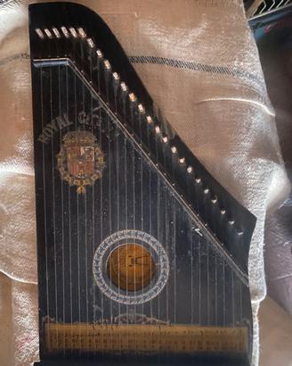 Vecchio strumento a corde