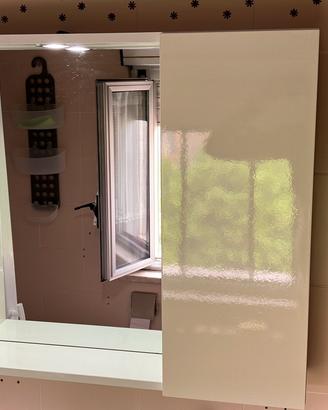 Specchiera led con anta per bagno