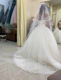 ABITO DA SPOSA NUOVO (con velo e secondo abito)