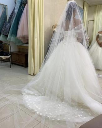 ABITO DA SPOSA NUOVO (con velo e secondo abito)