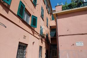 4 LOCALI A GENOVA