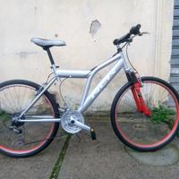 Mountain bike MTB ammortizzata ruote di 26