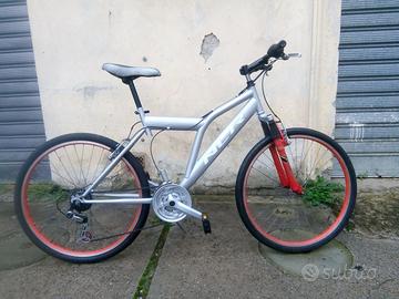 Mountain bike MTB ammortizzata ruote di 26