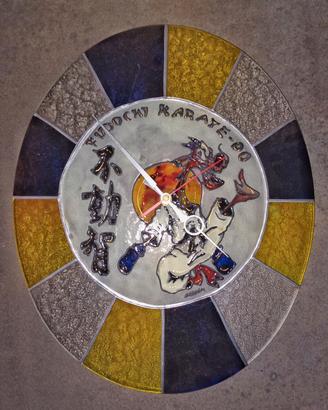 Orologio da parete in vetro dipinto mano.