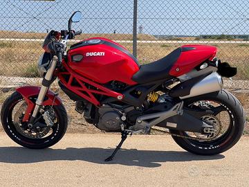 Ducati Monster 696