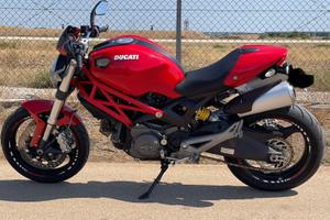 Ducati Monster 696