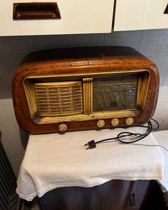 Radio d'epoca in radica d'epoca Allocchio Bacchini