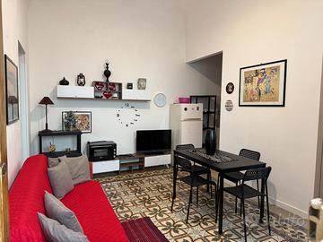 Delizioso bilocale ARREDATO in Via Messina