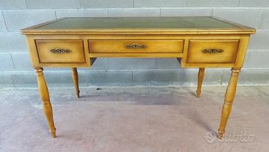 Scrivania antica in ciliegio