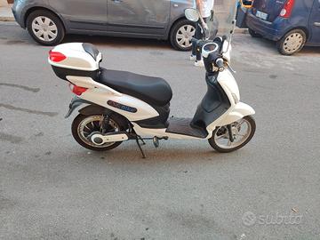 Scooter Elettrico CVS Bike con Bauletto – Allarme