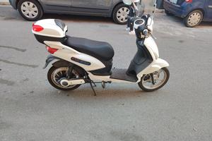 Scooter Elettrico CVS Bike con Bauletto – Allarme