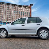 Volkswagen Golf 5 porte 75cv - 2001