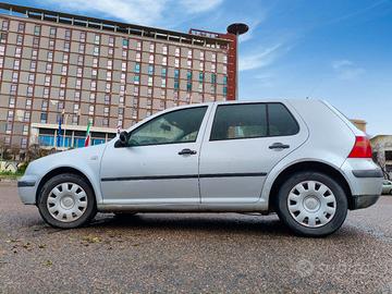 Volkswagen Golf 5 porte 75cv - 2001