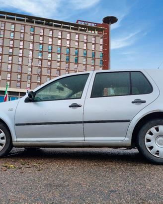 Volkswagen Golf 5 porte 75cv - 2001