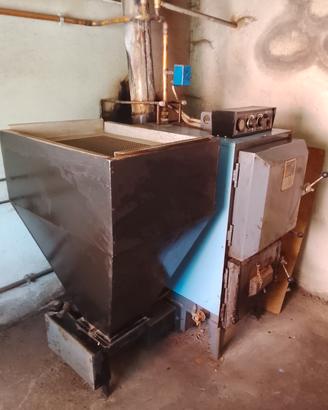 caldaia per riscaldamento a sanza a pellet e legno