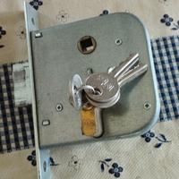 Serratura con chiavi