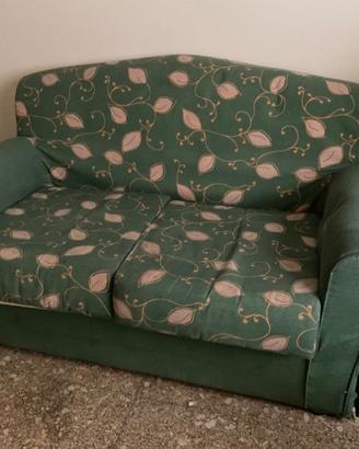 Due divani verdi a due posti