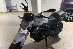 Moto benelli 300
