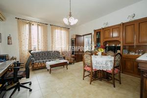 TRILOCALE AMPIO CON BOX E POSTO AUTO