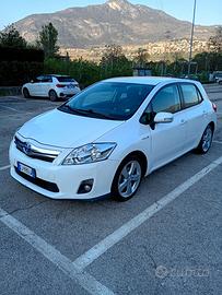 Toyota Auris Hybrid automatica – 130.000 km