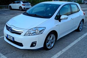 Toyota Auris Hybrid automatica – 130.000 km