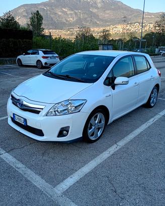 Toyota Auris Hybrid automatica – 130.000 km