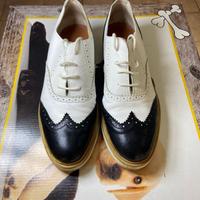 Scarpa bassa elegante bianca e nera