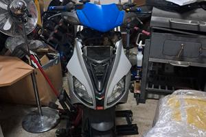 aprilia sr r 70cc + molti ricambi
