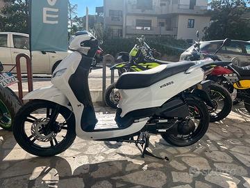 PEUGEOT KISBEE 125 - 2026 "PARABREZZA E BAULETTO"