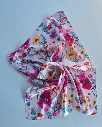 Foulard 70x70 cm in seta al 70% e viscosa al 30%