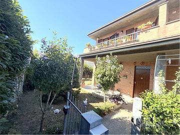Villetta a Schiera in Paramano con Giardino Privat