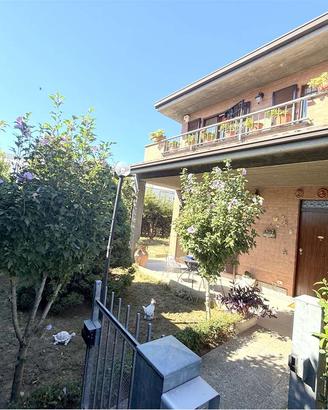 Villetta a Schiera in Paramano con Giardino Privat