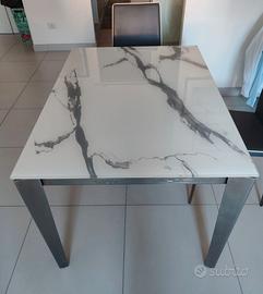 Tavolo 6 persone in vetro temperato effetto marmo