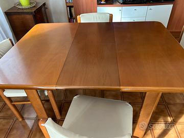 Tavolo con 4 sedie
