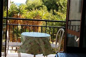 Appartamento nuovo con balcone fronte mare